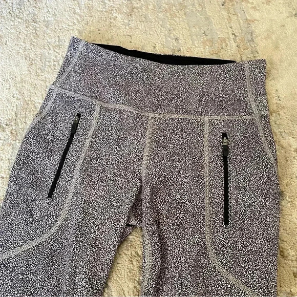 lululemon Invigorate 7/8 Chakra Print Alpine White Black Yoga Pants Leggings: 4 - Picture 3 of 10